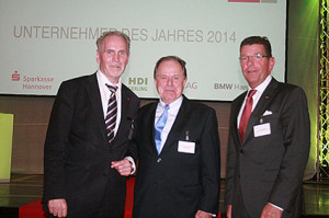Heiner Nebel (NWJ), Preisträger Jörg Sennheiser und Kay Uplegger (DIE FAMILIENUNTERNEHMER - ASU)
