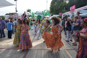 Energie pur: Die Tänzerinnen von Brasil Power Drums