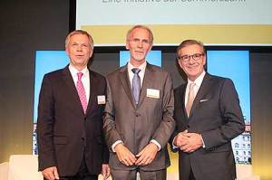 v.l.n.r.: Robert Cholewa (Commerzbank), Heiner Nebel (NWJ) und Moderator Jan Hofer 