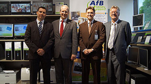Von links: AfB-Geschäftsführer Daniel Büchle, Oberbürgermeister Stefan Schostok, AfB-Niederlassungsleiter Jurij Deperschmidt und AfB-Geschäftsführer Paul Cvilak.